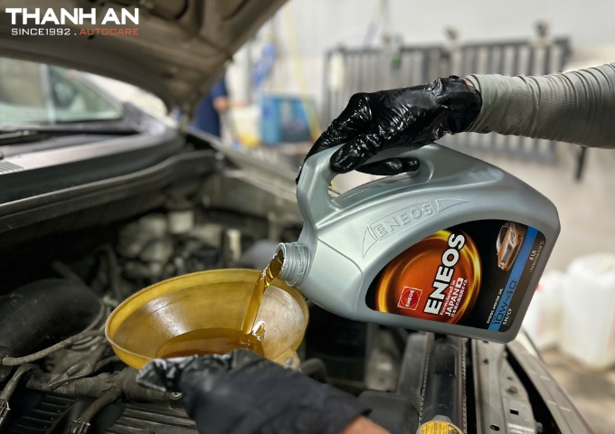 Thay nhớt xe ô tô đúng chuẩn theo khuyến nghị hãng tại gara